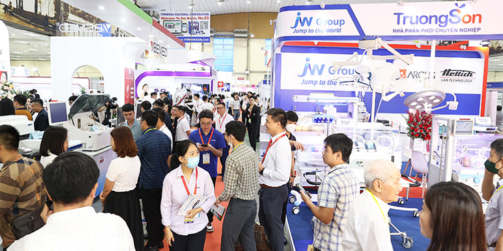 Visitors to the Vietnam Medi-Pharm International Exhibition. Photo: Organizing Committee