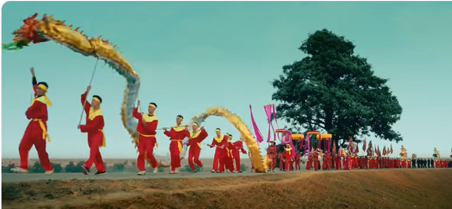 Bắc Ninh là vùng đất của lễ hội và di tích. Tỉnh có 1.558 di tích, 18 Bảo vật quốc gia và hơn 500 lễ hội lớn, nhỏ được tổ chức quanh năm. Ảnh: MV "Bắc Bling" (Bắc Ninh) của Hòa Minzy