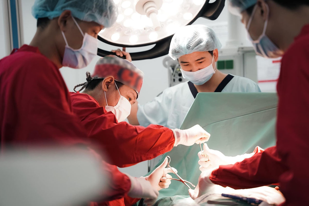 Doctor Ngo Mong Hung recommends liposuction methods. Photo: Provided by the hospital