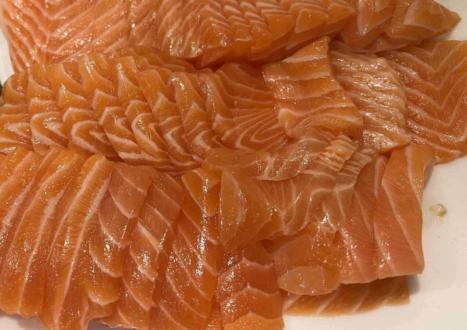 Salmon is one of the protein-rich foods, which can be supplemented when adjusting the diet according to the body's needs to reduce visceral fat. Photo: Kieu Vu