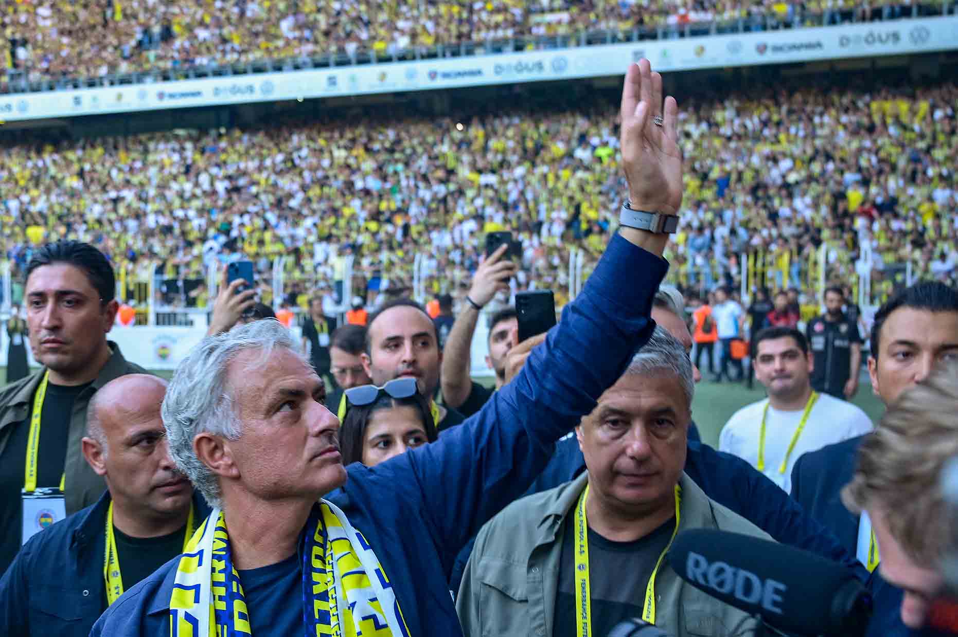 Jose Mourinho on his Fenerbahce debut. Photo: AFP