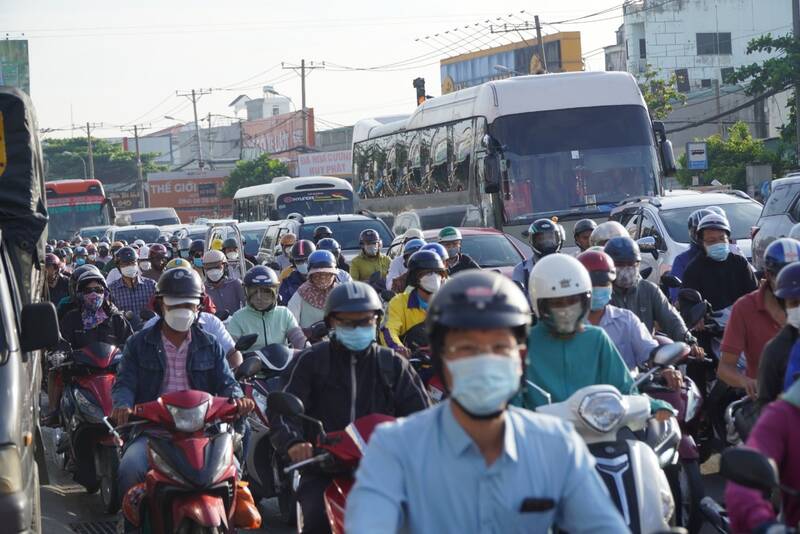 Hot weather occurred in the Southern region. Photo: Nguyen Chan