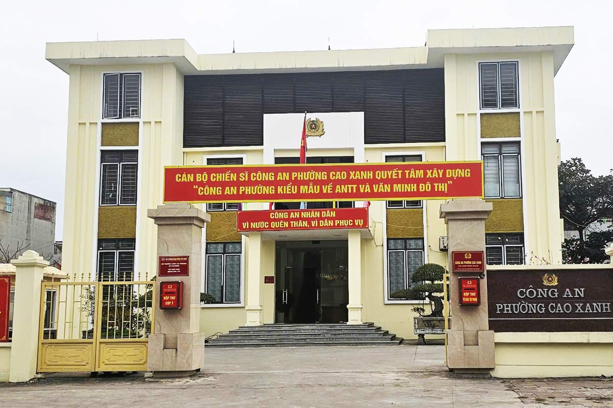 Policia de Cao Xanh Ward, HA Long City, Provincia de Quang Ninh, 1 ubicacion para recibir y manejar procedimientos para otorgar y cambiar las licencias de conducir. Foto: Doan colgo