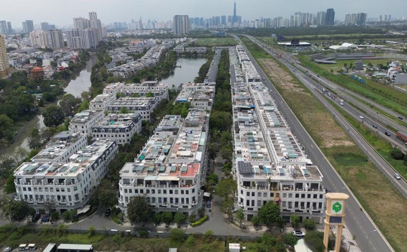 4 large real estate projects in Ho Chi Minh City have been restarted. Photo: Anh Tu