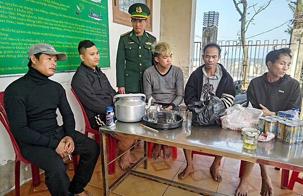 The fishermen who were successfully rescued have returned to shore. Photo: Border Guard