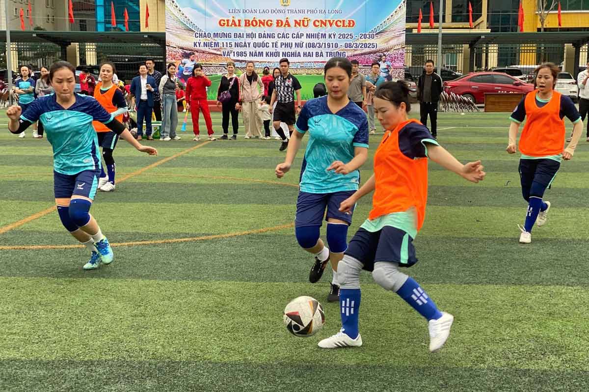 The tournament brings together 10 football teams from grassroots trade unions (CDCS) under the Ha Long City Labor Federation. Photo: Ha Long Labor Federation