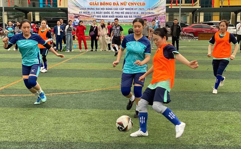 The tournament brings together 10 football teams from grassroots trade unions (CDCS) under the Ha Long City Labor Federation. Photo: Ha Long Labor Federation