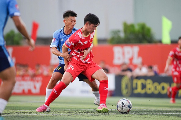 Many exciting matches on the opening day of the 2025 Binh Duong Open 7-a-side football championship - DC Beauty Cup (BPL-S6). Photo: Organizing Committee