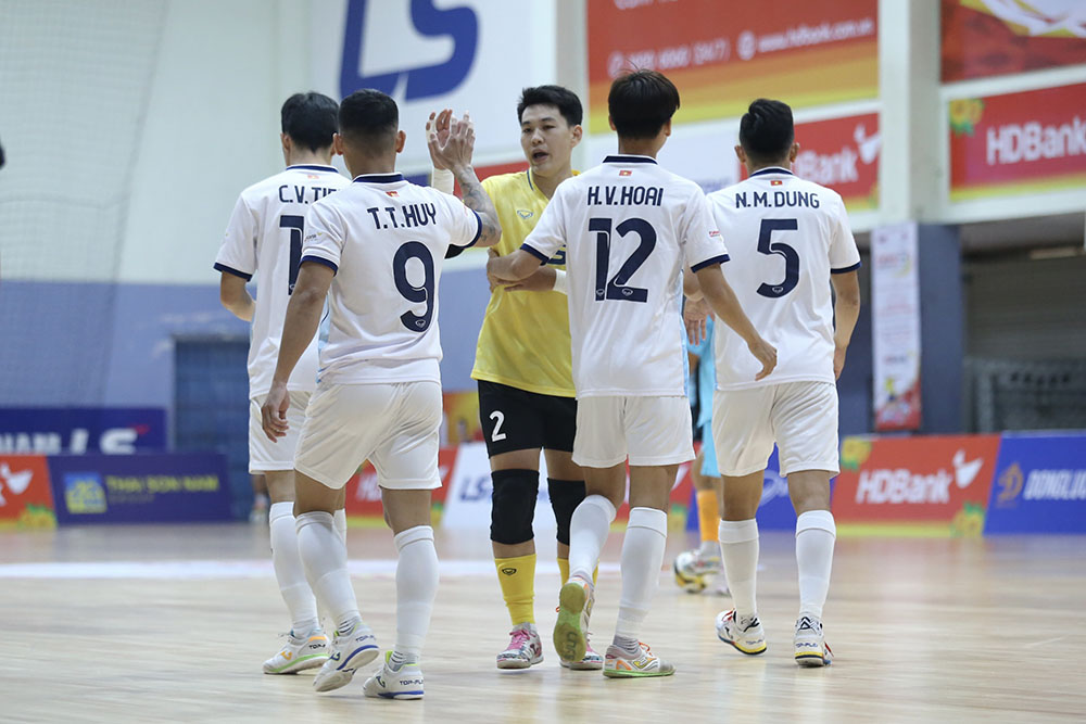 Thai Son Nam HCMC convincingly defeated Ho Chi Minh City Youth in the third round of the 2025 National Futsal Championship. Photo: VFF