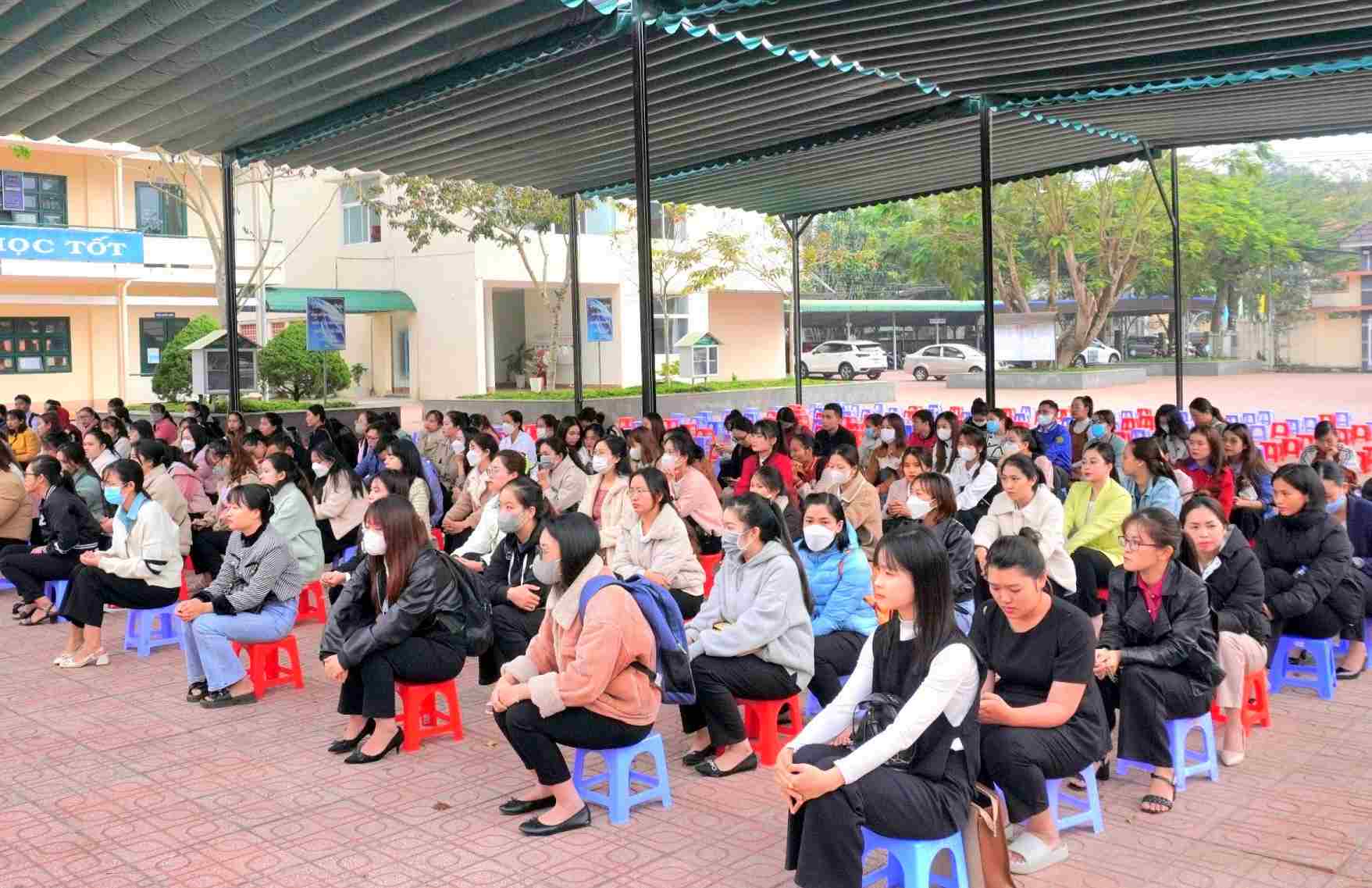 Candidates taking the 2023 Education civil servant recruitment exam in Bao Loc. Photo: Bao Lam
