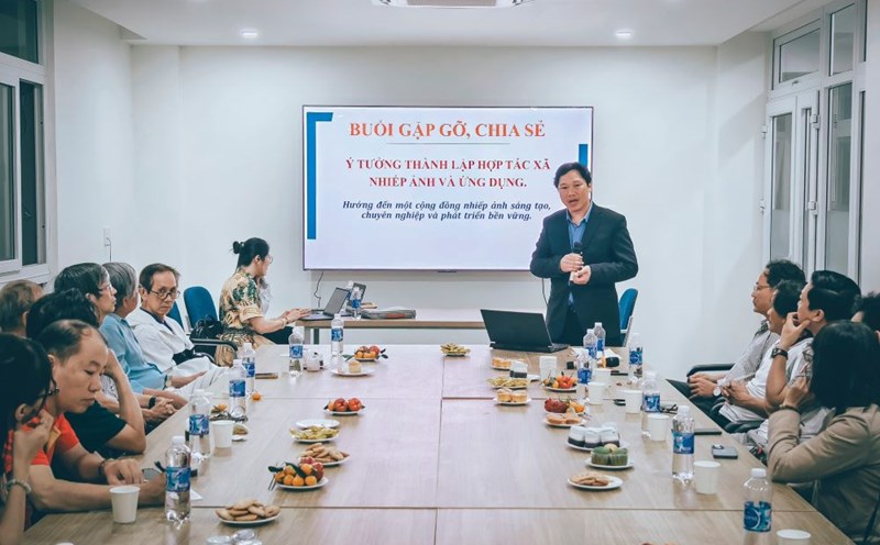 The Da Nang photography Association will establish a photography cooperative. Photo: Huynh Van Truyen