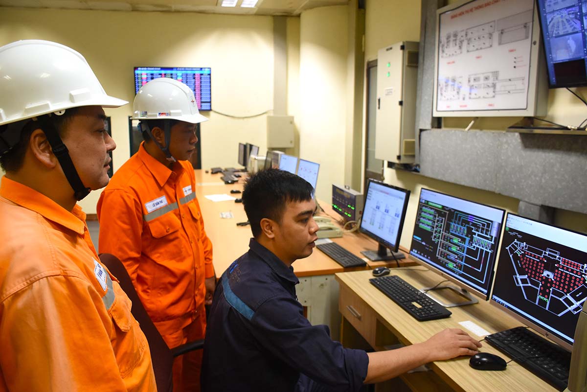 EVNHANOI promotes customer promotion to participate in the load adjustment (DR) program and load chart shifting. Photo: Minh Thu.