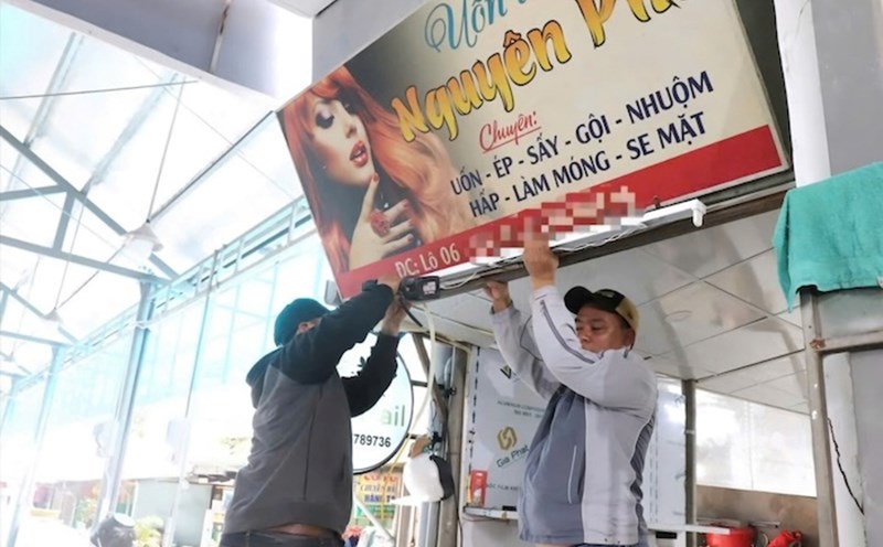 Han Market traders (Hai Chau District, Da Nang City) repaired their stores after the market was upgraded. Photo: Nguyen Linh
