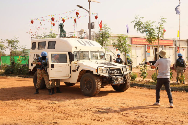 Vietnam Engineering Team No. 3 during the training session to prevent robberies in Abyei. Photo: Department of peacekeeping