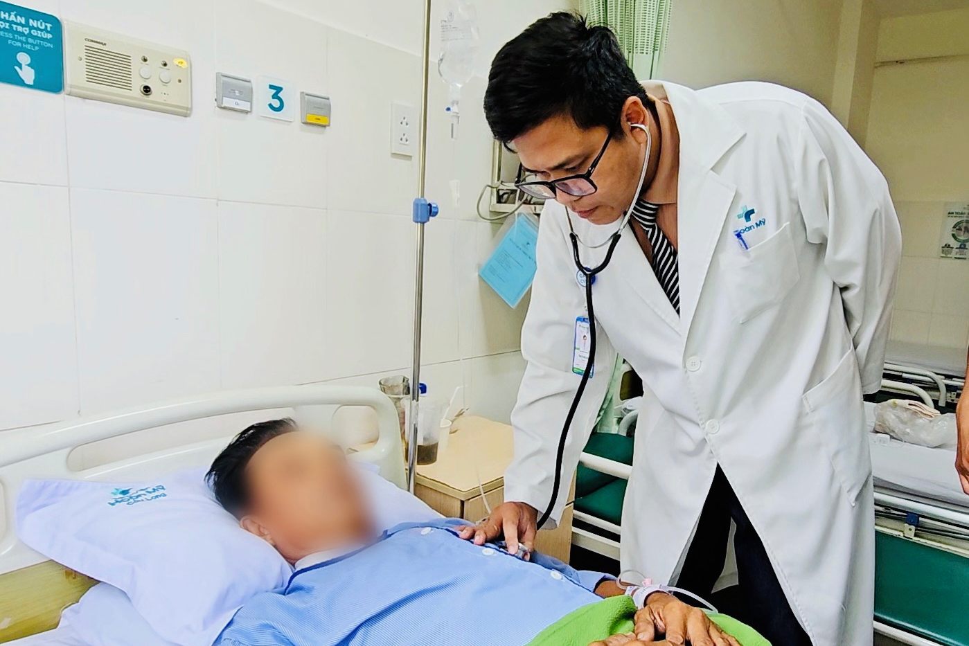 Benh nhan bi ngung tim nguy kich do nhoi mau co tim cap, bien chung roi loan nhip tim. Anh: Benh vien cung cap