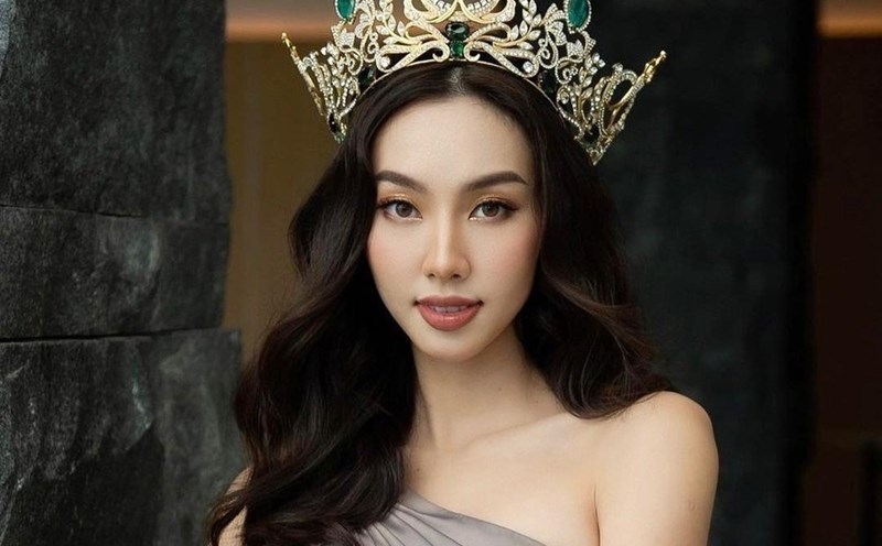 Miss Thuy Tien was questioned about her master's degree. Photo: Sen Vang