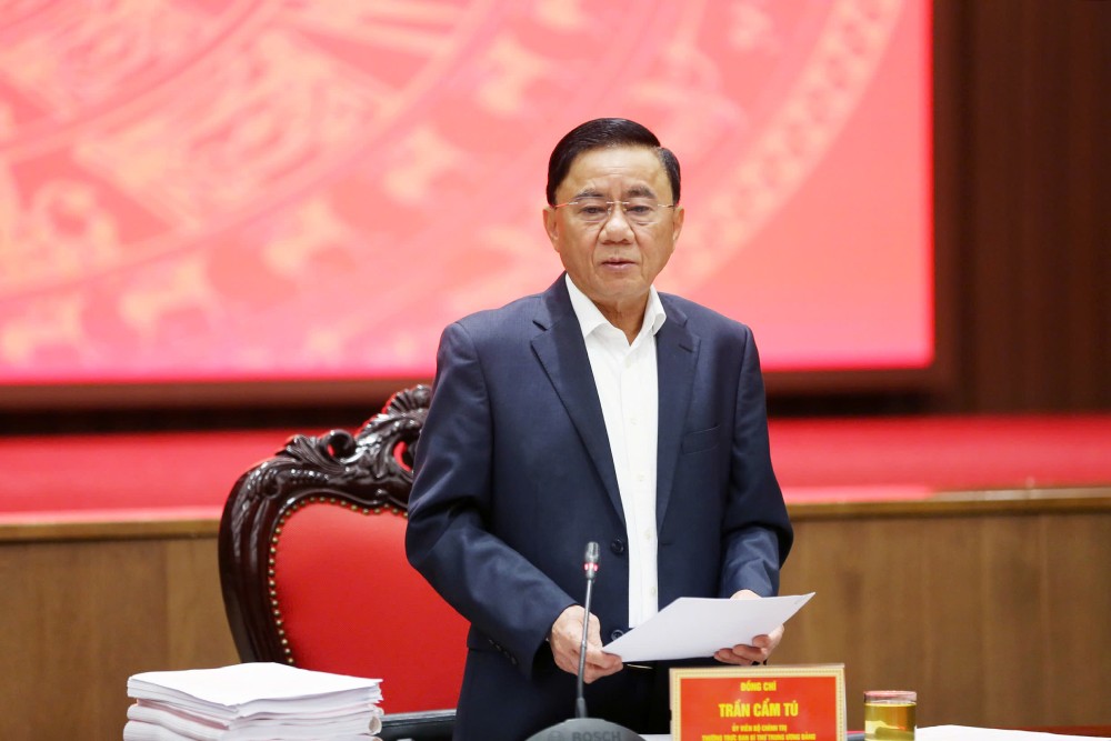 Mr. Tran Cam Tu - Politburo member, Standing member of the Secretariat - Head of the Investigation Team No. 1909 of the Politburo - worked with the Standing Committee of the Hanoi Party Committee. Photo: Van Diep