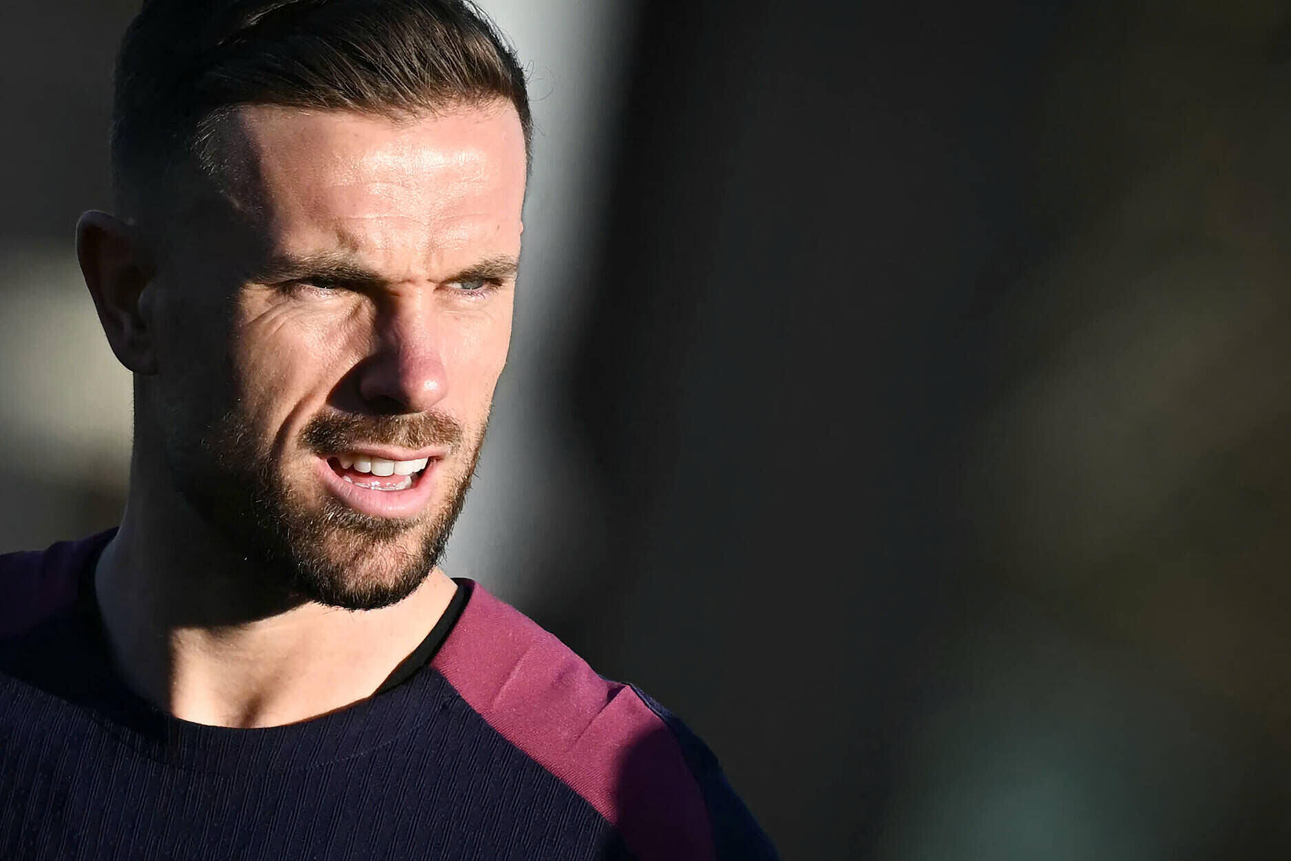 Solo Kyle Walker y Harry Kane tienen mas abrigos que Jordan Henderson en el actual equipo de "tres leones".  Foto: AFP