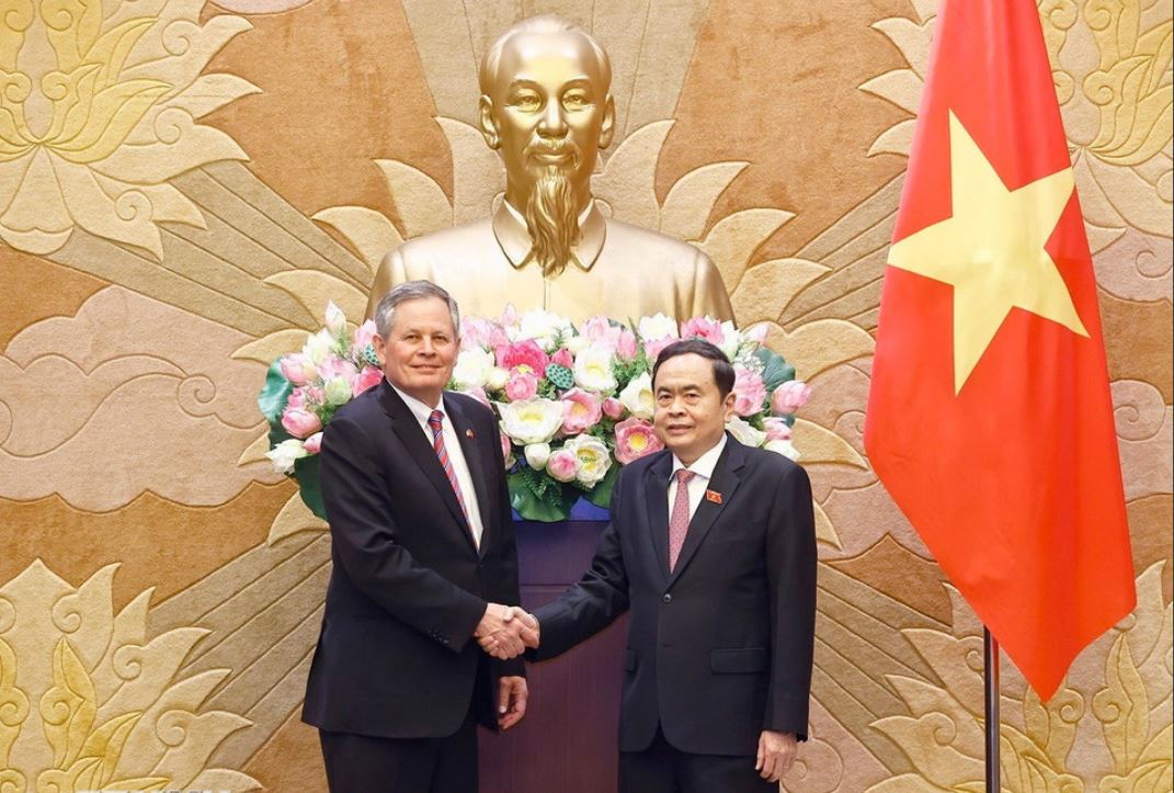 Politburo member and National Assembly Chairman Tran Thanh Man received US Senator Steve David Daines. Photo: VNA