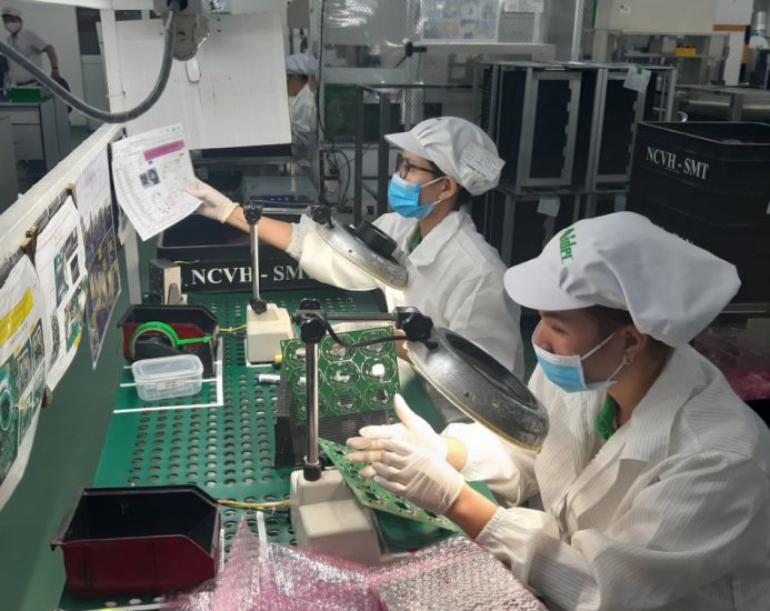 Scientists believe that businesses that fulfill their social responsibilities will maintain stable human resources, contributing to the economic growth of businesses. Photo: Nam Duong