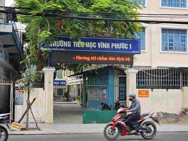 Trường Tiểu học Vĩnh Phước 1, Nha Trang nơi vừa xảy ra vụ việc một giáo viên bị hành hung trên lớp học. Ảnh: Hữu Long
