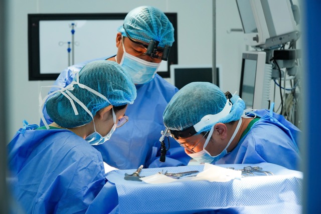 The disease was successfully treated by a tongue cancer surgeon. Photo: DINH CHENH