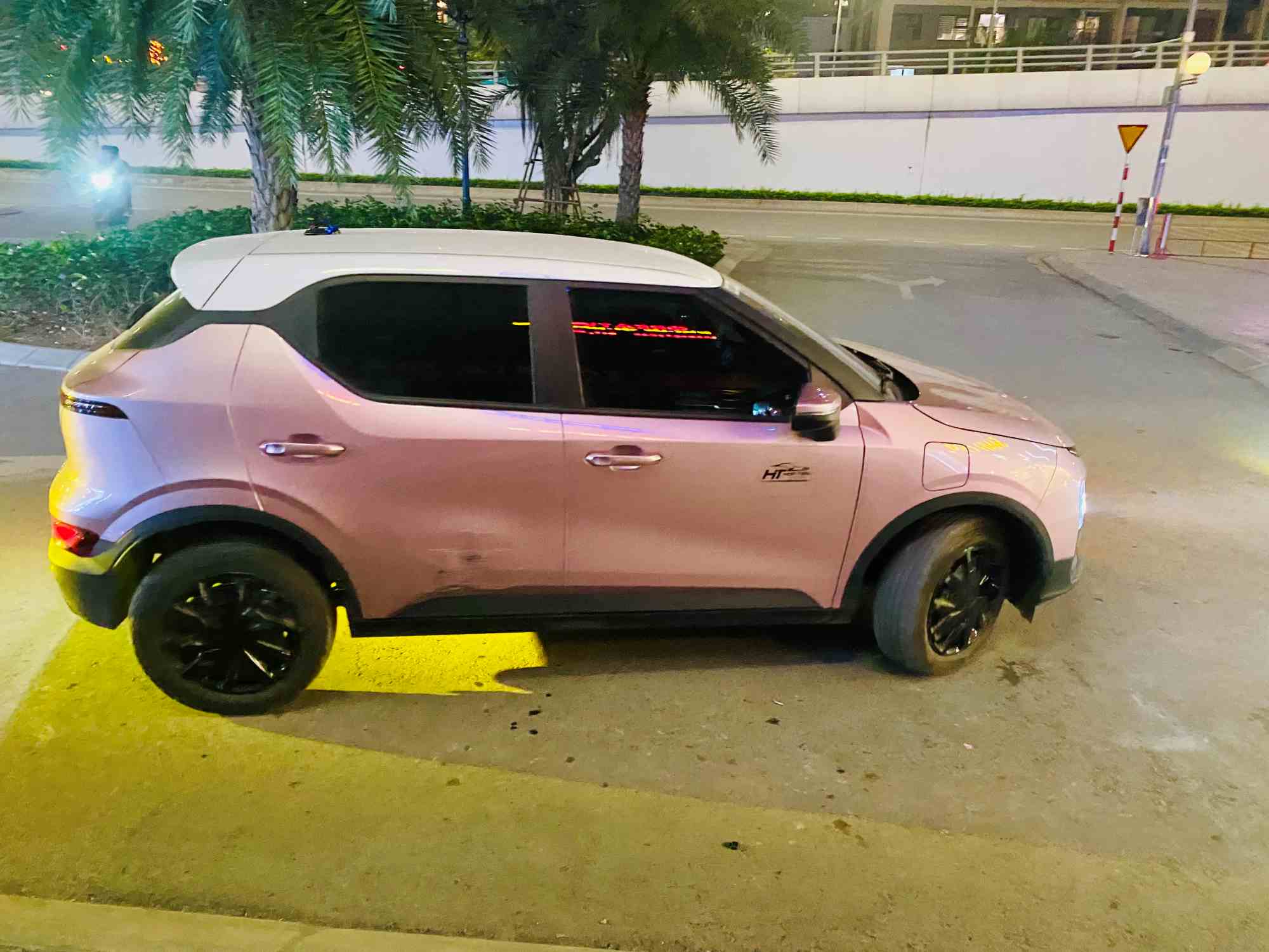 Vinfast electric cars are popular with drivers. Photo: Thuy Linh