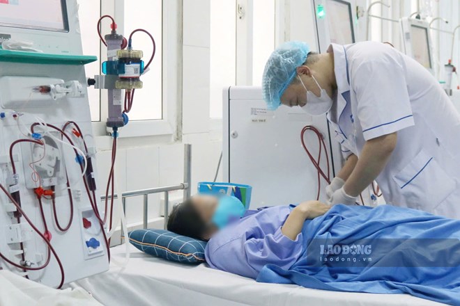 Treating patients on dialysis at Vietnam - Sweden Uong Bi Hospital, Quang Ninh province. Photo: Doan Hung