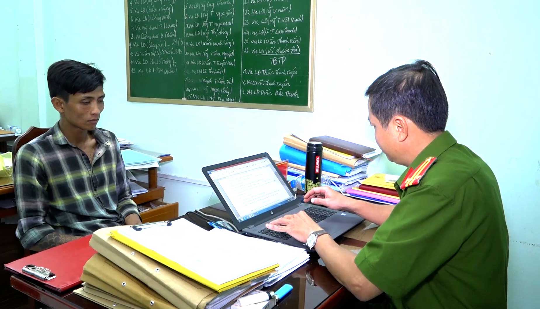 Ngo Thanh Lam (Lai Vung district, Dong Thap province) at the police station. Photo: Provided by the police