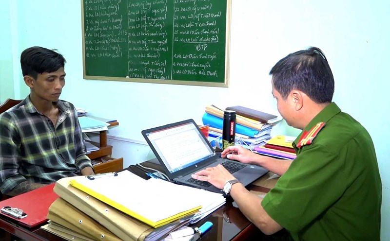 Ngo Thanh Lam (Lai Vung district, Dong Thap province) at the police station. Photo: Provided by the police