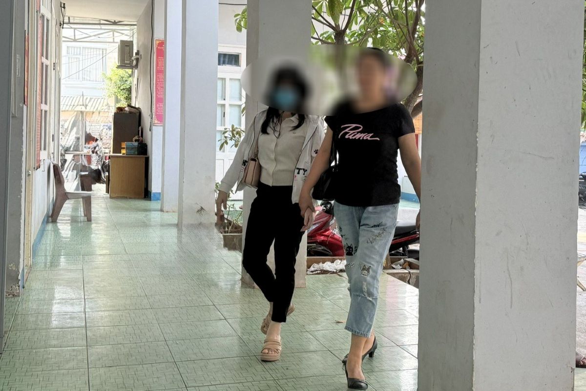 Ms. V.T.L and Ms. H.Y in the case of mistaken money transfer. Photo: Thanh An
