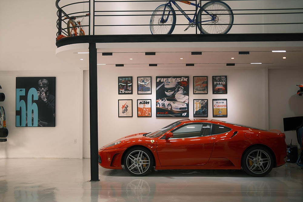 This supercar is often parked in the garage. Photo: Khoa Sen