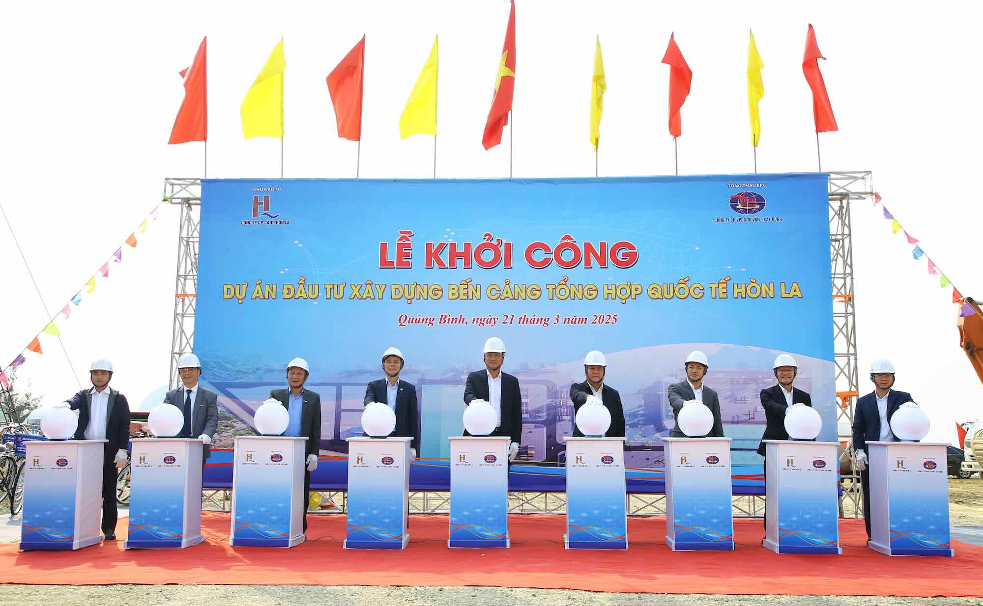 Starting construction of the Hon La International General Port Project worth nearly VND 2,300 billion. Photo: Cong Sang