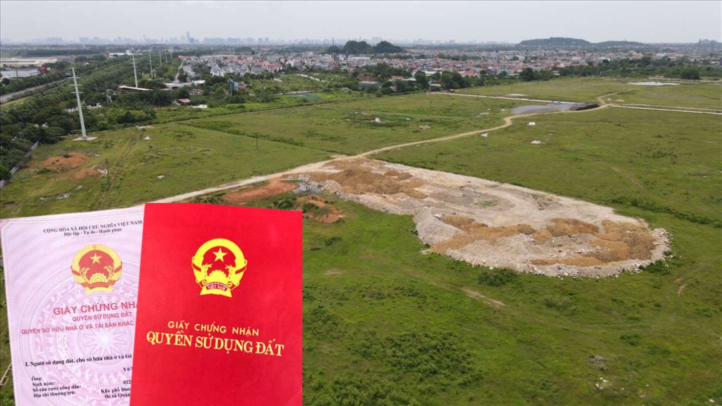 Transferring the red book is a common name to refer to the procedure for registering changes when transferring land use rights in the case of a person who has been granted a Certificate. Photo: Nhu Ha