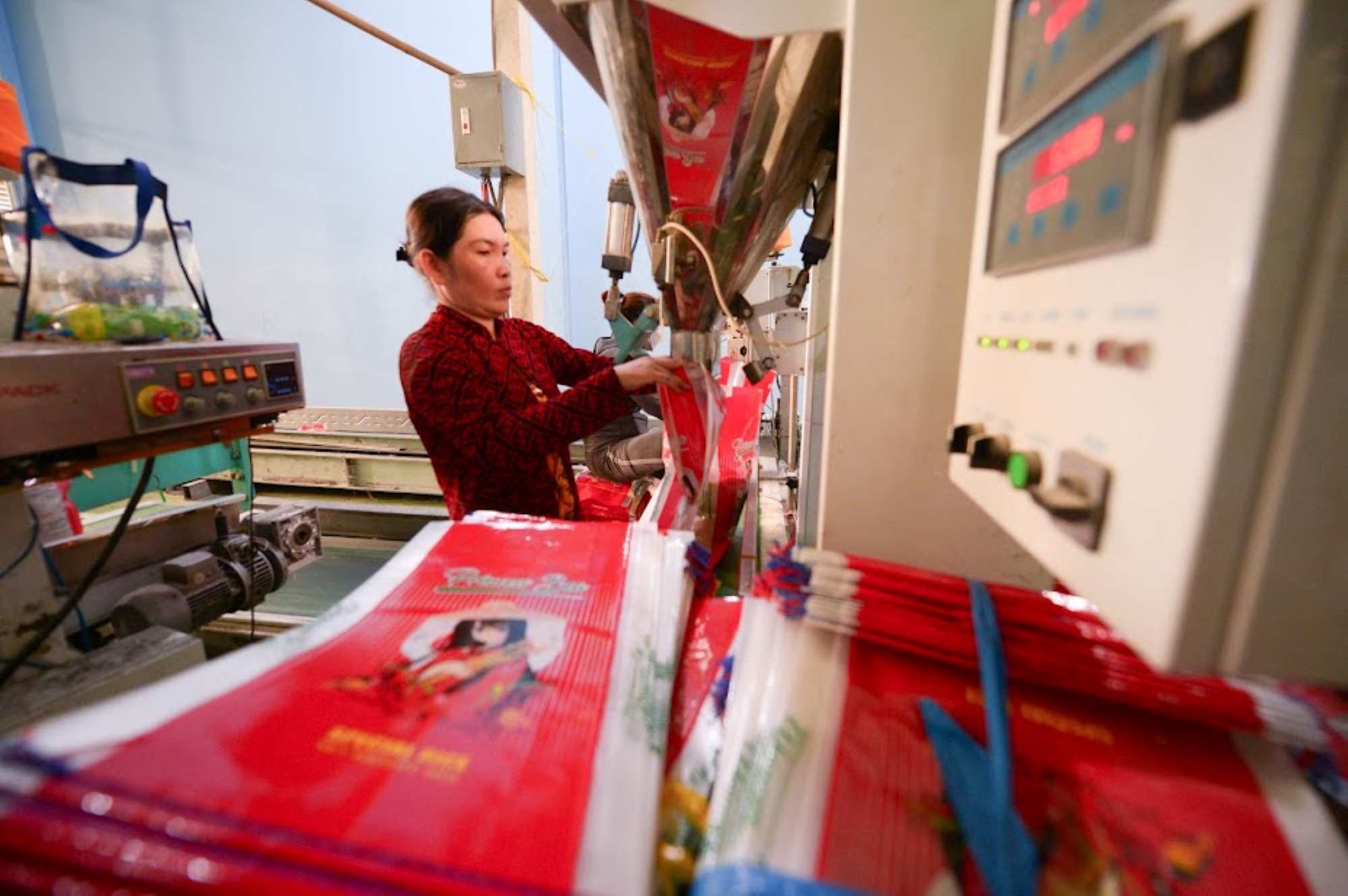 Remove bottlenecks, create momentum for the private economy to break out. Photo: Hai Nguyen