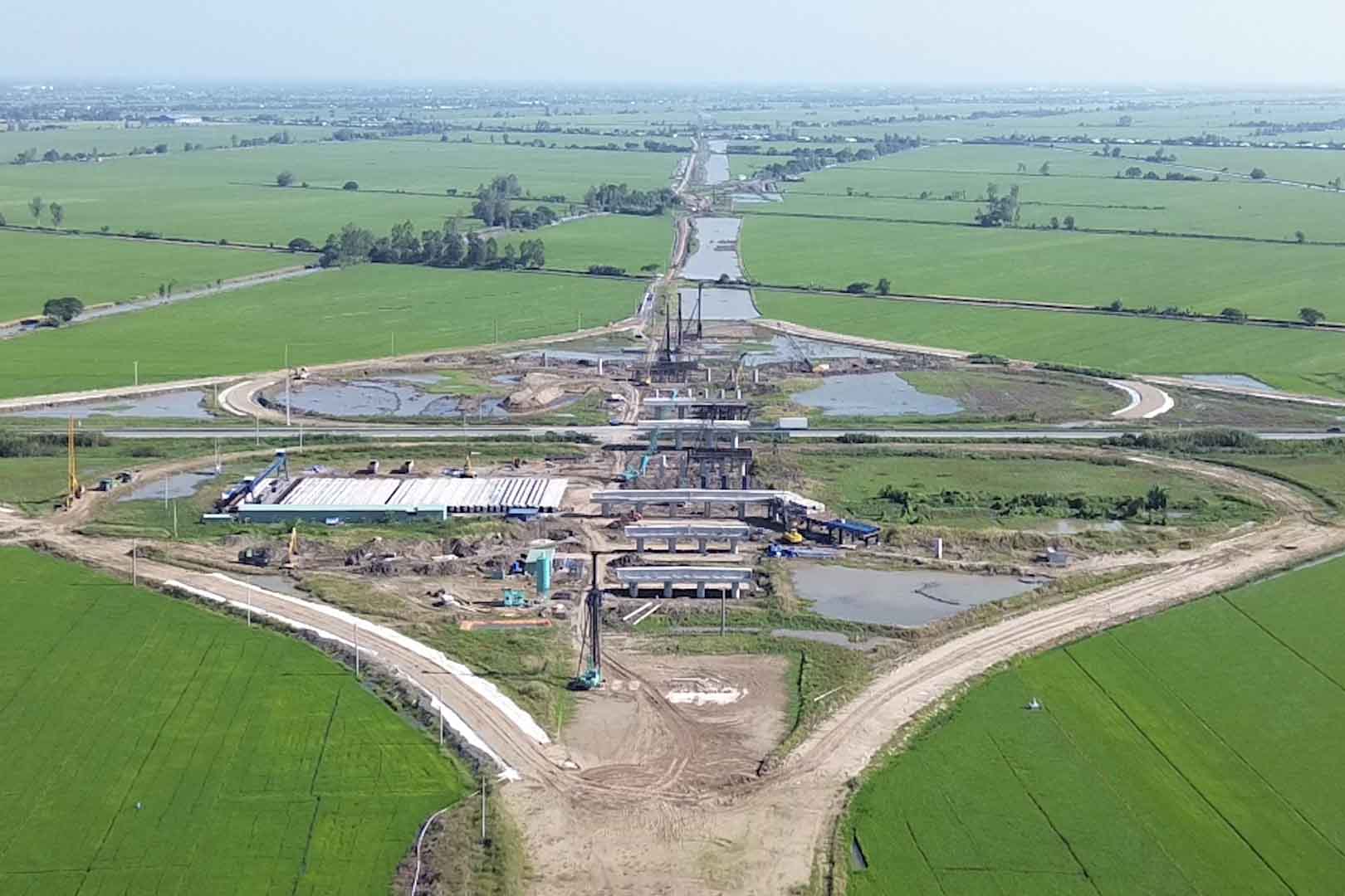 Chau Doc - Can Tho - Soc Trang Expressway. Photo: Ta Quang
