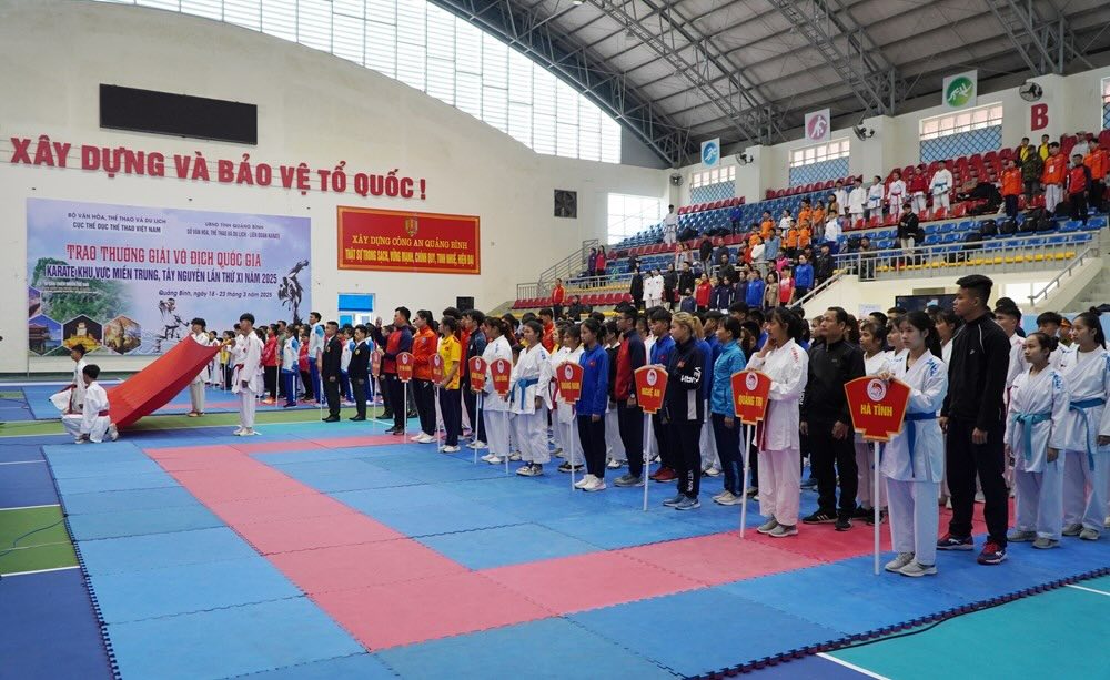 This tournament attracted 371 Karate athletes to compete in 75 sets of medals. Photo: Tan Binh.