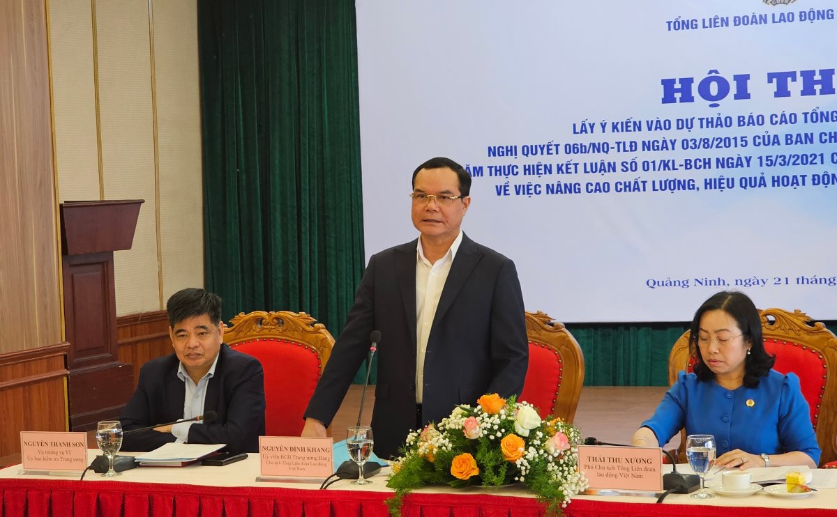 President of the Vietnam General Confederation of Labor Nguyen Dinh Khang gave a speech at the workshop. Photo: Doan Hung