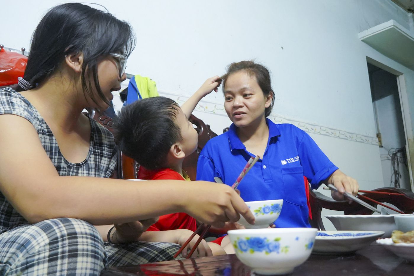 The mother and child gathered together for dinner.