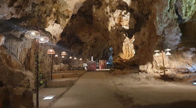Inside Doi Cave, a place proposed to host a concert for tourism. The cave has been exploited, used, and constructed with a number of works inside since 1990. The cave has the capacity to accommodate thousands of people at the same time. Photo: Nguyen Hung