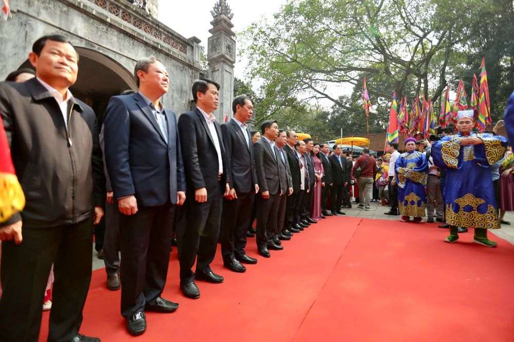 Lanh dao tinh Thanh Hoa chuan bi lam le dang huong. Anh: T.L