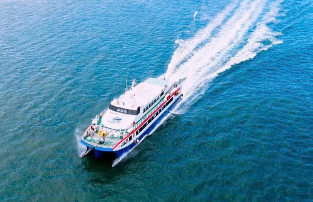 The high-speed train from the center of Ho Chi Minh City to Con Dao takes 5 hours and 30 minutes