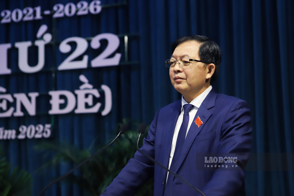Binh Dinh Provincial Party Secretary spoke at the 22nd Session. Photo: Hoai Luan
