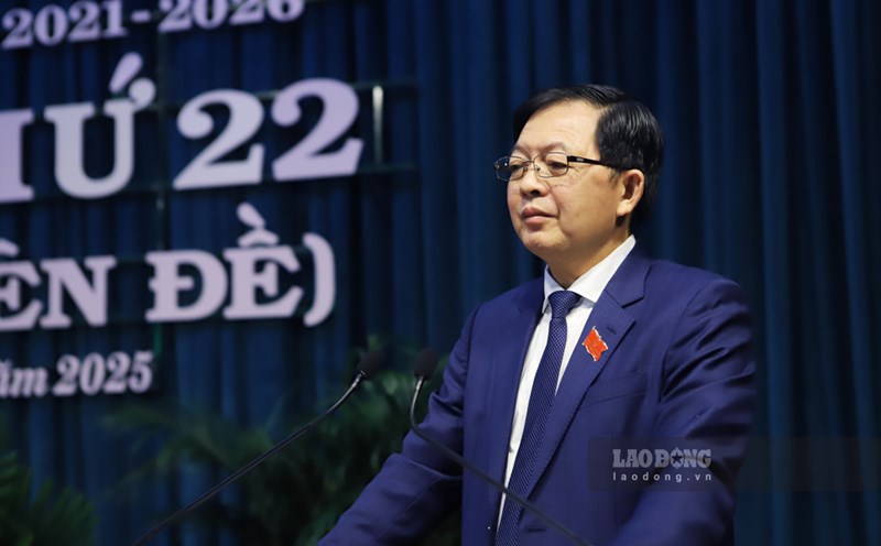 Binh Dinh Provincial Party Secretary spoke at the 22nd Session. Photo: Hoai Luan