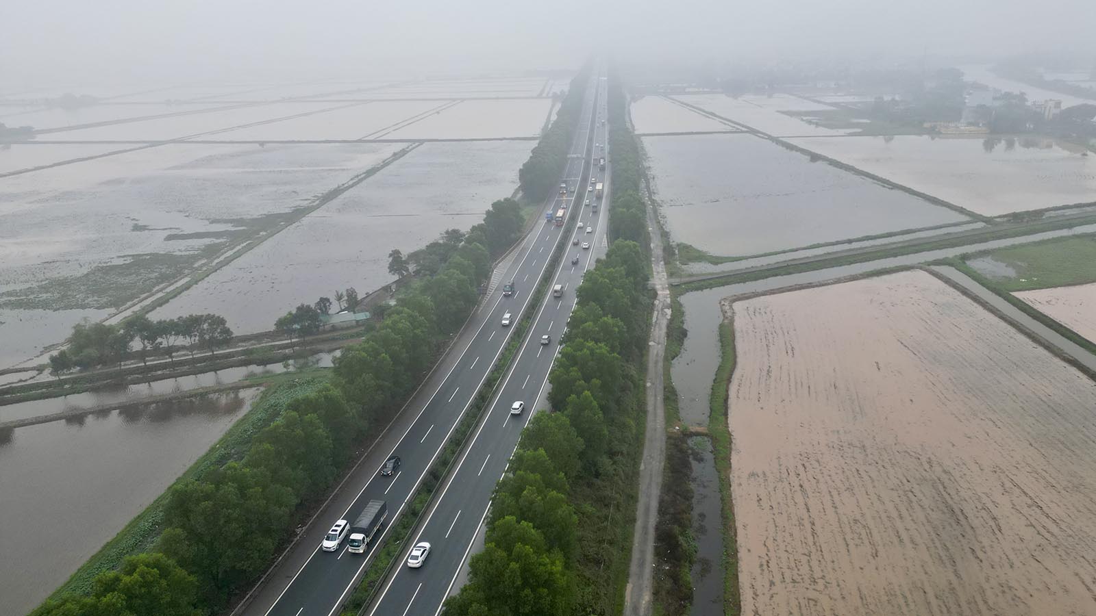 Cau Gie - Ninh Binh Expressway. Photo: Huu Chanh