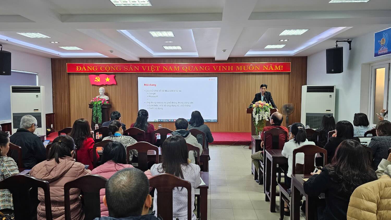 Union officials attending the training course. Photo: Phuc Dat.