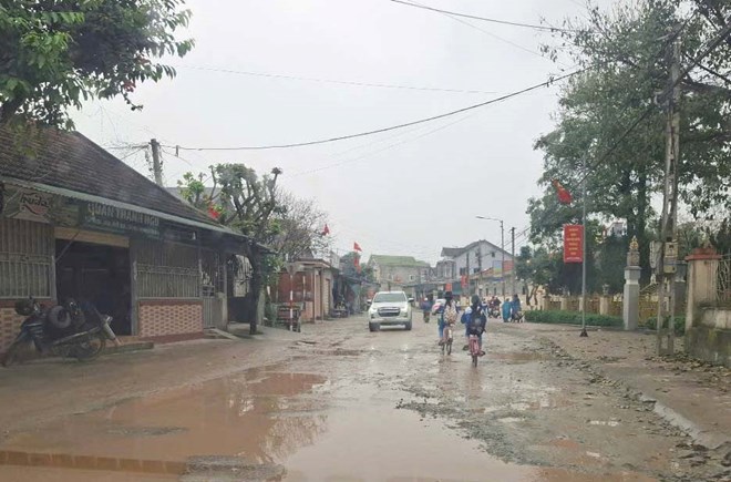 Đường liên xã bong tróc chờ đơn vị thi công cao tốc sửa chữa