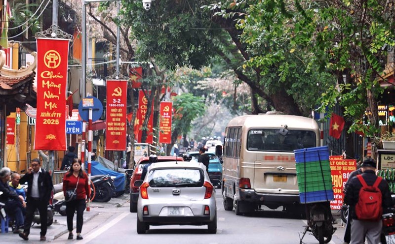 Hoan Kiem District (Hanoi) proposed adding a sign limiting the maximum speed in the old quarter to 30km/h. Photo: Viet Anh