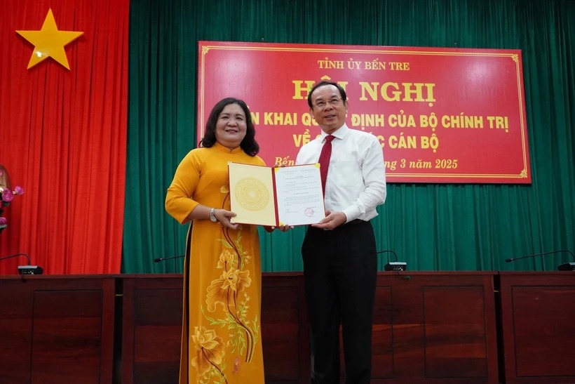 Ms. Ho Thi Hoang Yen - Acting Secretary of the Provincial Party Committee, Chairman of the People's Council of Ben Tre province - was appointed as Secretary of the Ben Tre Provincial Party Committee. Photo: VNA