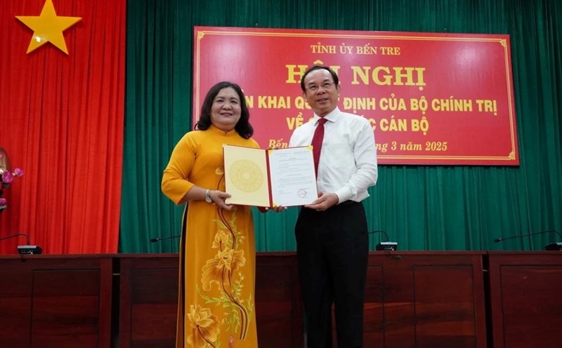 Ms. Ho Thi Hoang Yen - Acting Secretary of the Provincial Party Committee, Chairman of the People's Council of Ben Tre province - was appointed as Secretary of the Ben Tre Provincial Party Committee. Photo: VNA